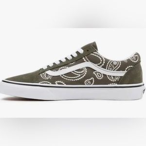 Vans lace up